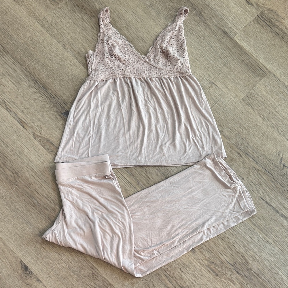 TAHARI PJ Set